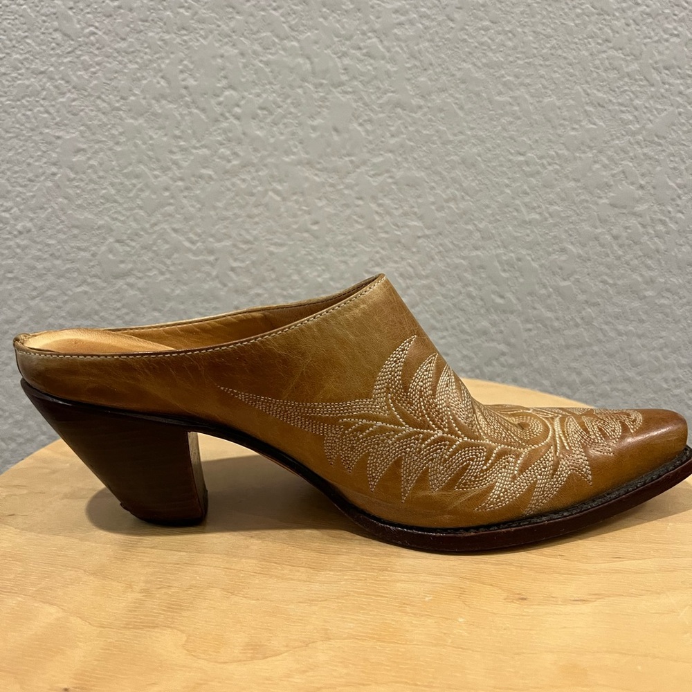 Charlie 1 Horse Leather Mules Womens Size 7B